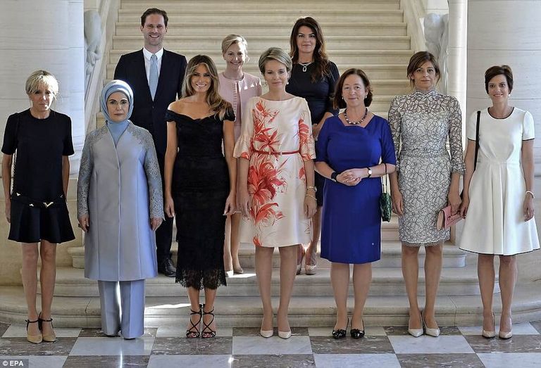 El marido del primer ministro gay de Luxemburgo se une a los cónyuges de la OTAN, entre ellas Melania Trump y la Sra. Erdogan