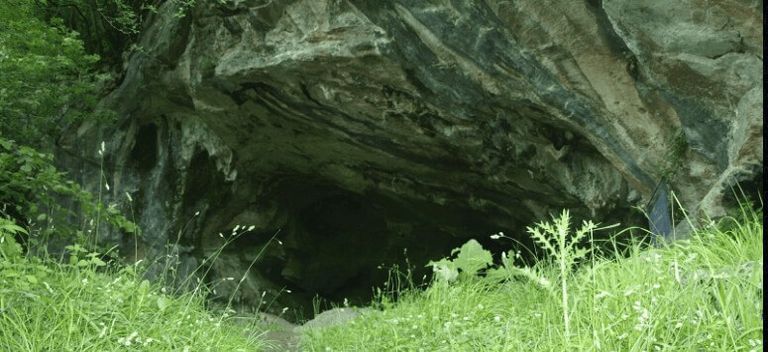 Aparecen grabados rupestres en la cueva de Aitzbitarte, un tesoro paleolítico espectacular
