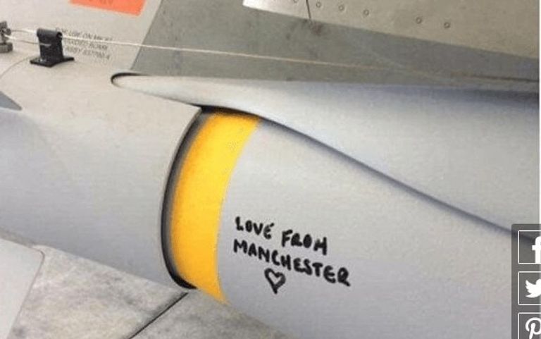 Bombas dirigidas contra Daesh llevan escrito “Amor desde Manchester”