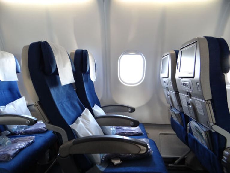 Quien quiera reclinar su asiento en el avión deberá pagar