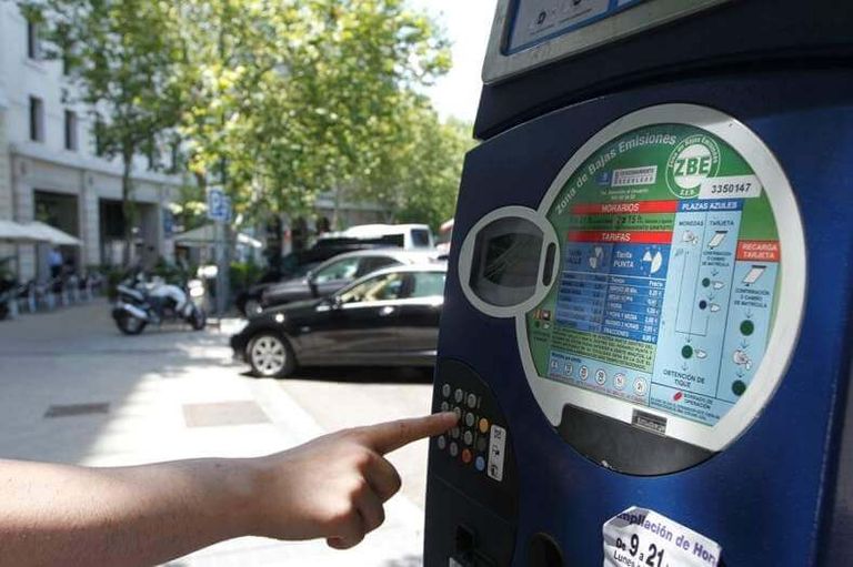 Desde hoy el aparcamiento para diésel y gasolina es más caro, y gratis para eléctricos y gas en el centro de Madrid