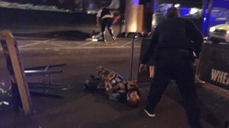 Un nuevo vídeo muestra el  momento en que los tres terroristas de Londres son abatidos por la policía