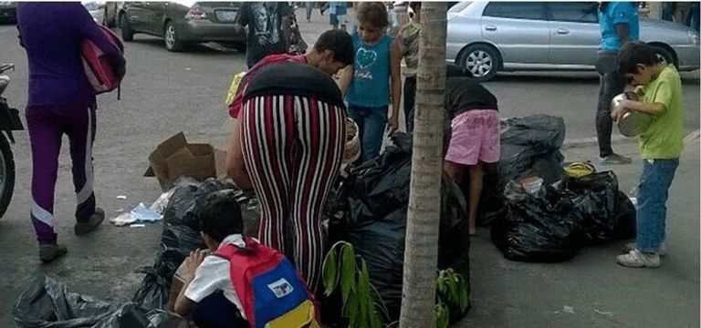 La nueva subida del salario mínimo de Maduro da para tres litros de leche y medio tubo de pasta de dientes a la semana