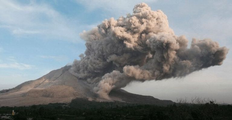 Bali ordena evacuar la zona ante el peligro de erupción del volcán Monte Agung