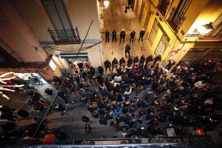 Disturbios en el barrio Lavapiés en Madrid tras la muerte de un Senegalés