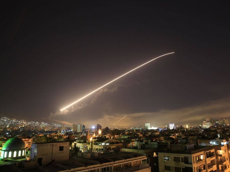 Estados Unidos bombardea Siria, explicado en 466 palabras